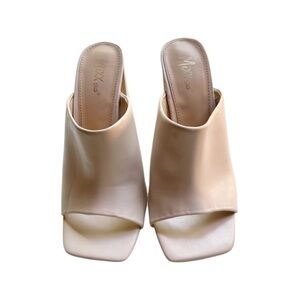 Mixx Shuz Maddie Cream block mule heels. Women size 9 square toe